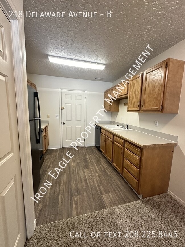 Foto del edificio - 218 Delaware Ave