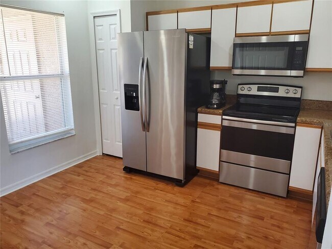 Foto del edificio - 1411 Sedgwick Dr