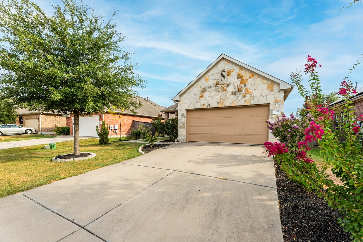 Foto principal - 12013 Crownstone Ln