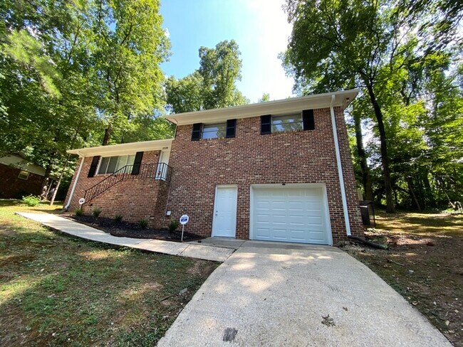 Building Photo - 1009 Springview St, Birmingham, AL 35215 -...