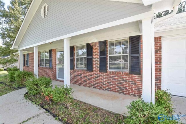 Building Photo - 109 Cove Crest Dr