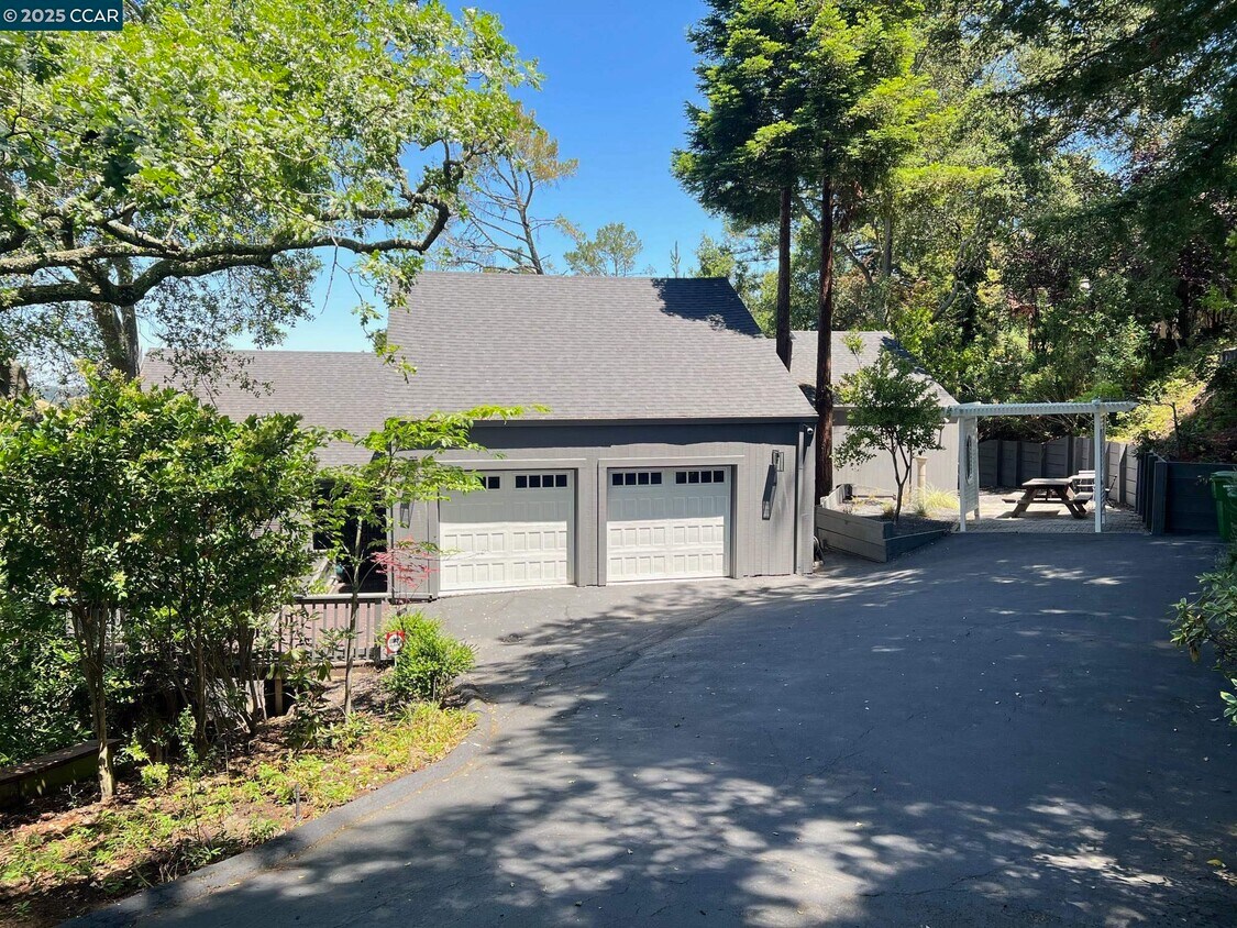 Primary Photo - 47 El Gavilan Rd