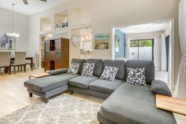 Building Photo - 2856 SW Mariposa Cir