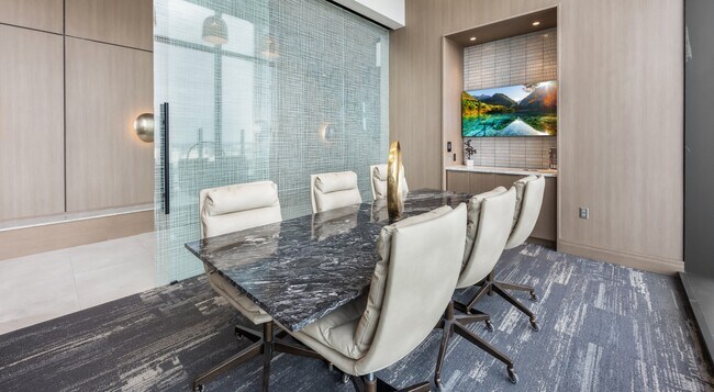 Foto del edificio - Live Your Best Life In This 1 Bed Apartment.