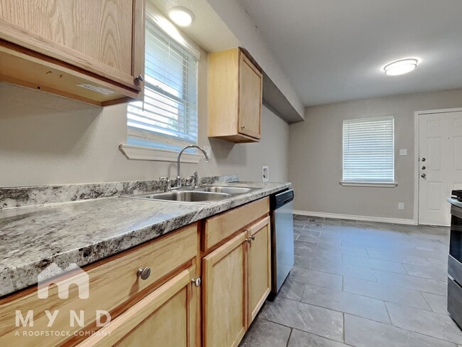 Building Photo - 1307 Cardinal Dr