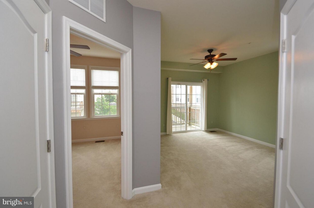 42247 Water Iris Terrace, Aldie, VA 20105 Condo for Rent in Aldie, VA