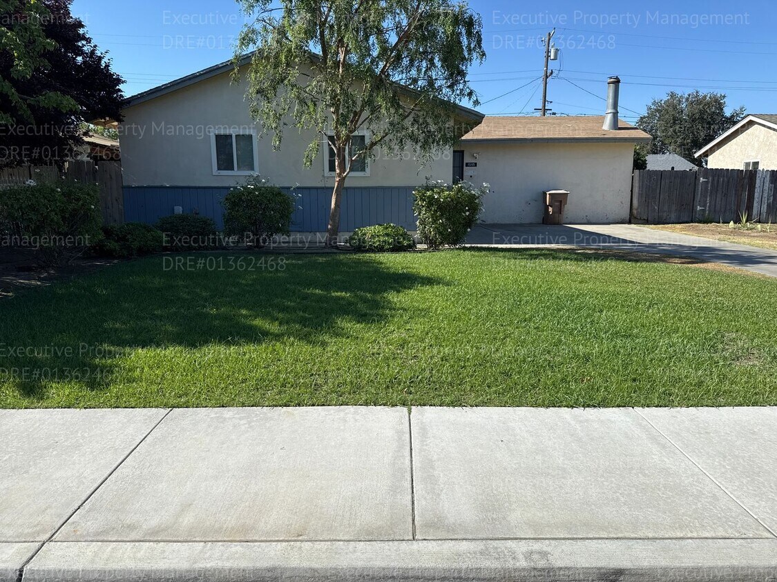 Building Photo - 4 bedroom/ 1 bathroom near schools, park, ...