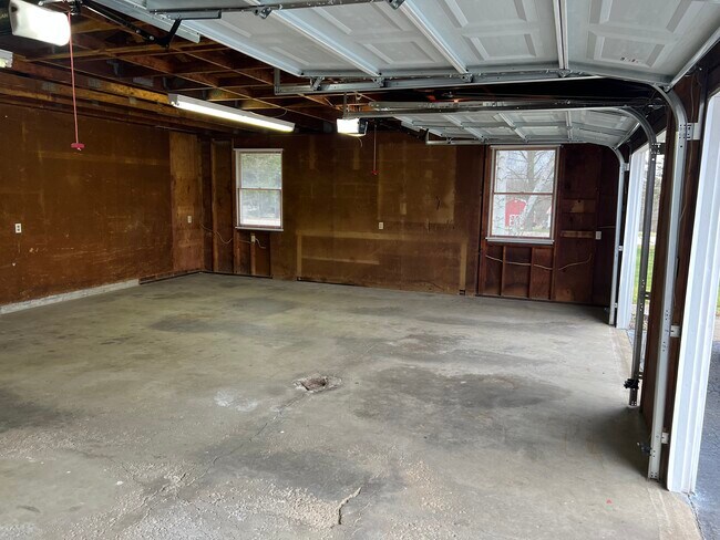 Cochera - 49980 N Park Cir