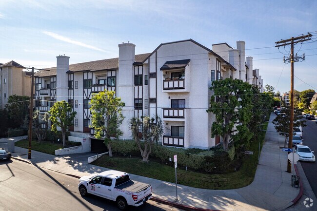 17914 Magnolia Blvd. - 17914 Magnolia Blvd