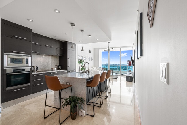 Photo - 900 Biscayne Blvd (Miami, FL) Apartment