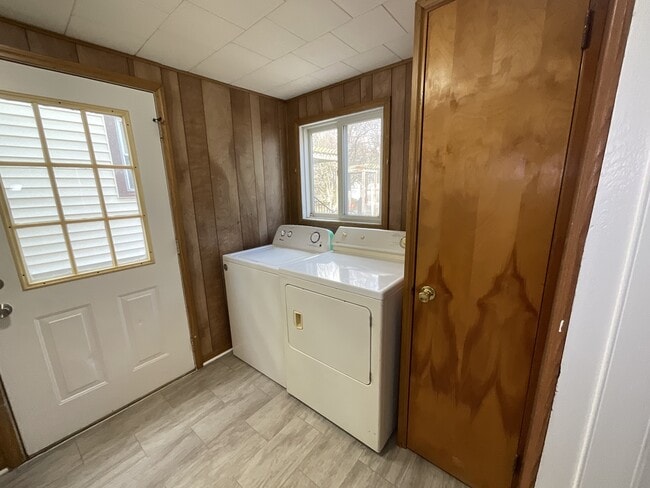 Building Photo - 21 S Washington St