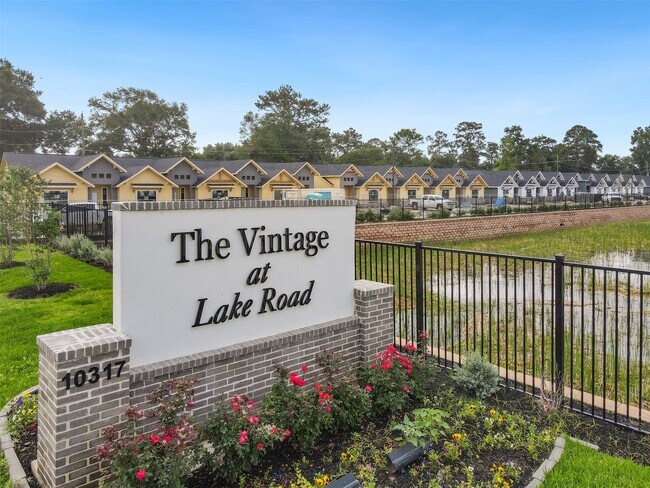 Foto del edificio - 10317 Lake Rd