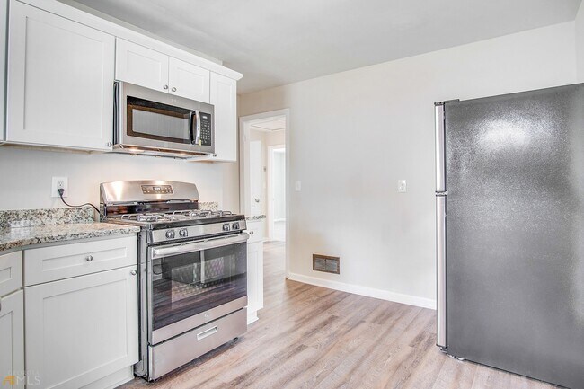 Foto del edificio - 128 Sewanee Ave NW