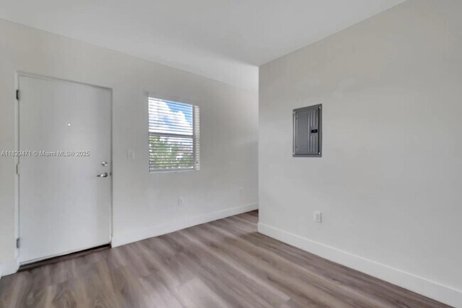 Foto del edificio - 1710 NW 1st Ct