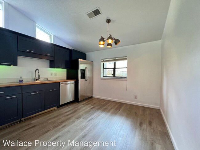 Building Photo - 2 br, 1.5 bath House - 7435 Westridge Drive