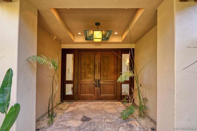 Building Photo - 6717 La Jolla Scenic S Dr
