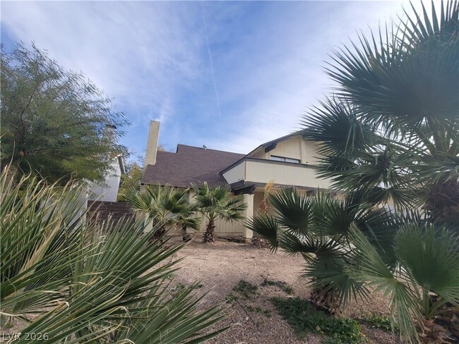 Building Photo - 4760 Woodridge Rd