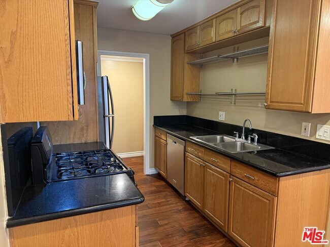 Foto del edificio - 2141 S Bentley Ave