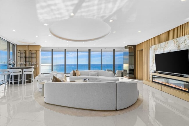 Building Photo - 18975 Collins Ave