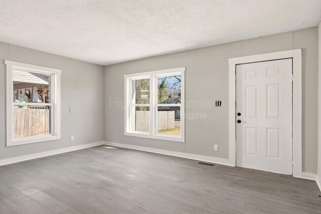 Foto del edificio - 5225 Central Ave