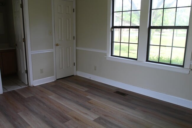 Building Photo - 1429 Nelms Rd