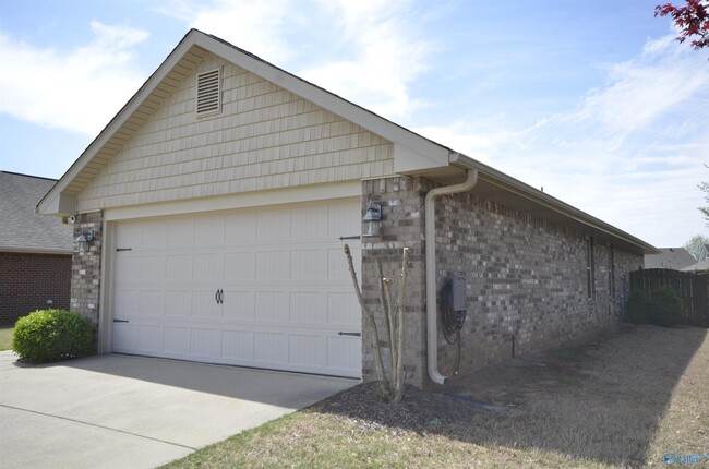 Building Photo - 702 Willow Shoals Dr SW