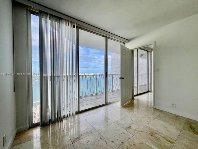 Building Photo - 7601 E Treasure Dr