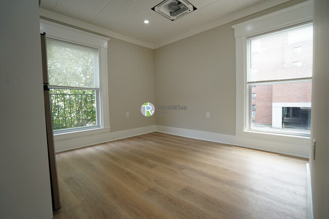 Foto del edificio - 142 Dorchester St