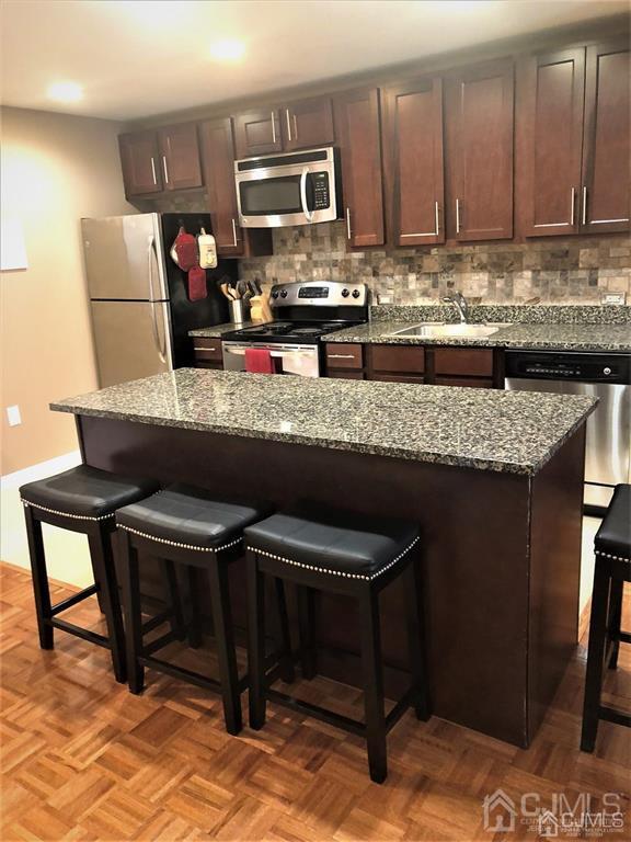 Foto del edificio - 110 Somerset St Unit 2109