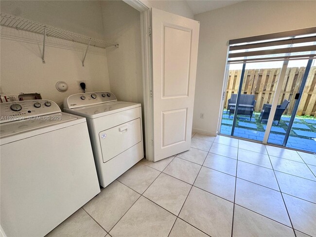 Foto del edificio - 544 NE 4th St