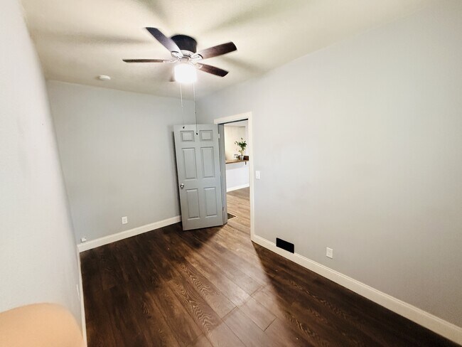 Foto del edificio - 304 S Birch St