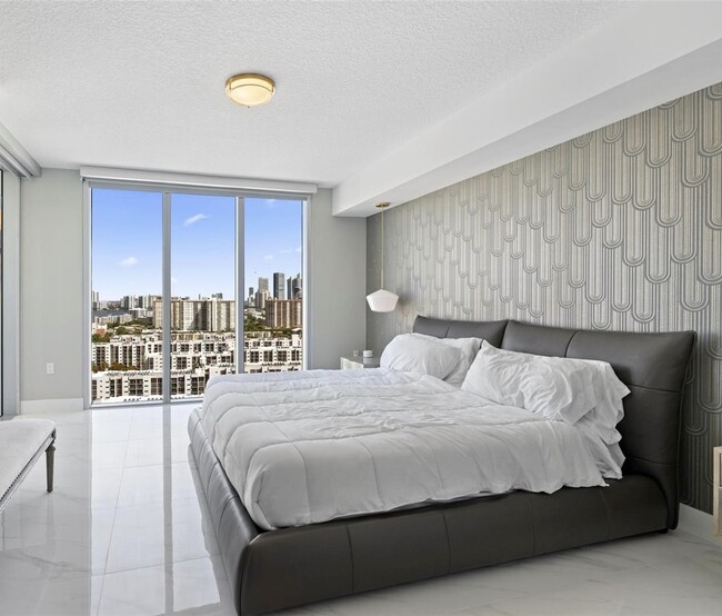 Building Photo - 300 Sunny Isles Blvd