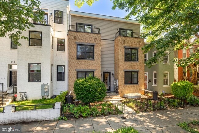 Building Photo - 614 I St NE