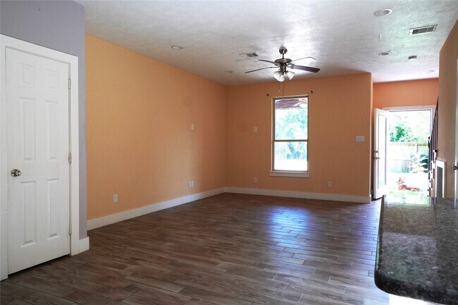 Foto del edificio - 5829 Hartwick Rd