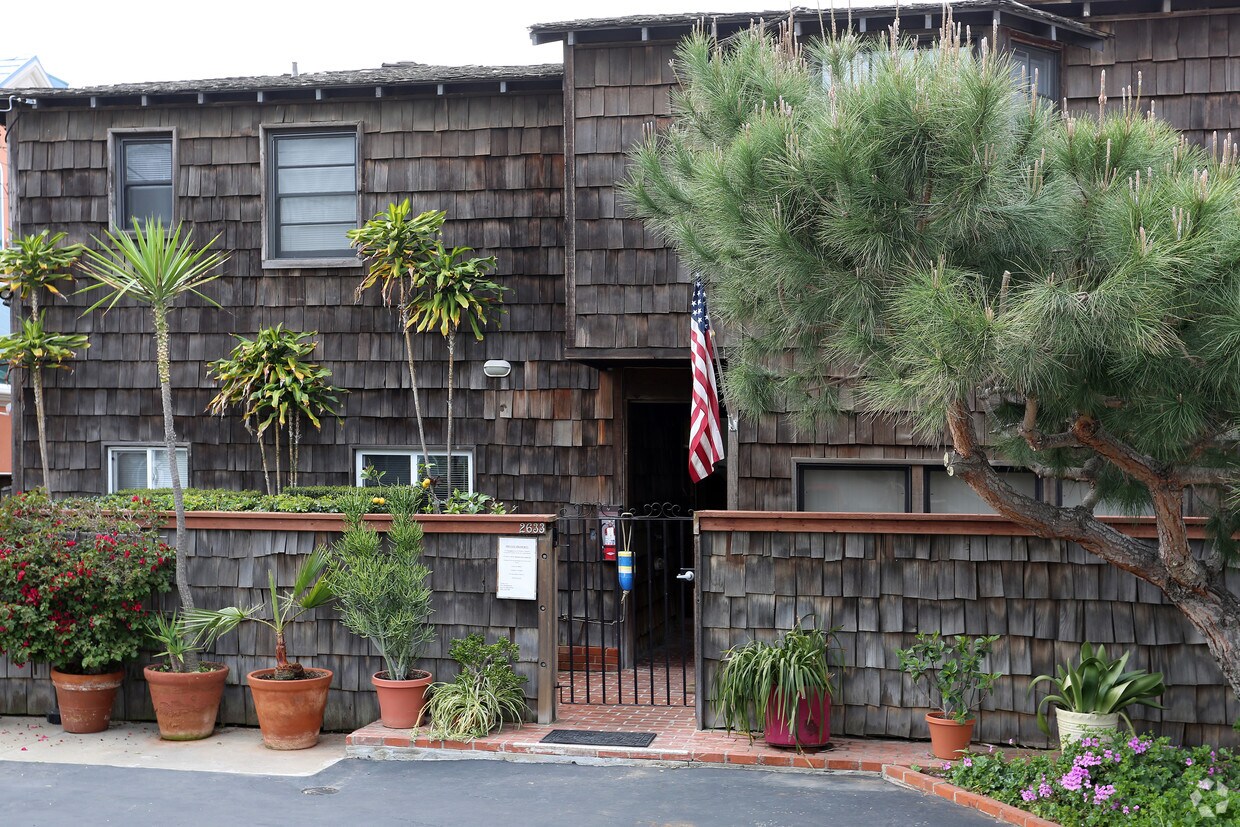 Building Photo - Sea Six