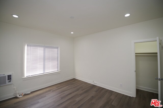 Building Photo - 1144 1/2 S Mullen Ave