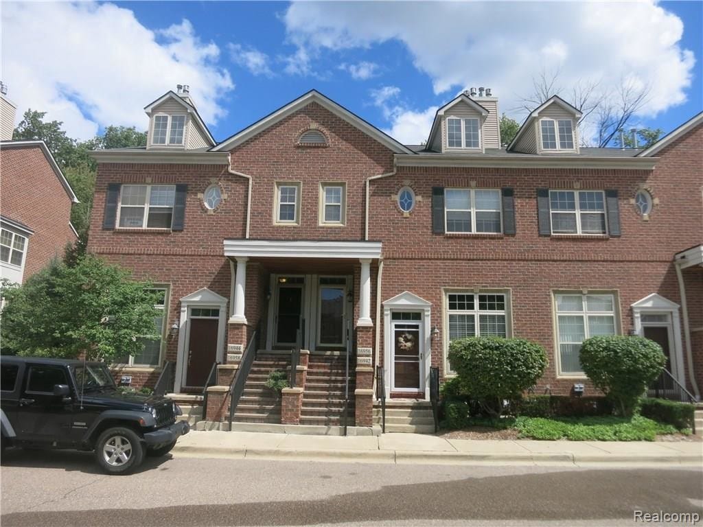 16956 Farmington Rd, Livonia, MI 48154 Condo for Rent in Livonia, MI