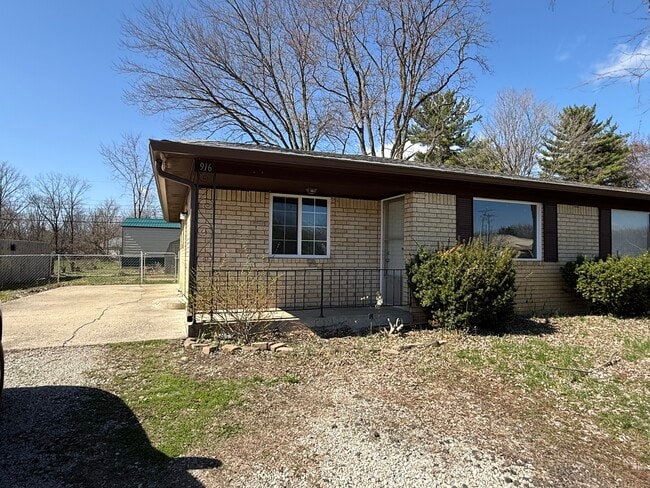 Building Photo - 918 N Avon Ave