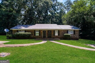 Building Photo - 400 Lexington Cir