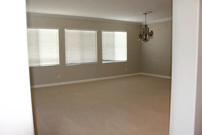 Foto del edificio - Coming Soon! Beautiful 3 Bedrooms 2 Baths Home located in Rancho Cucamonga.