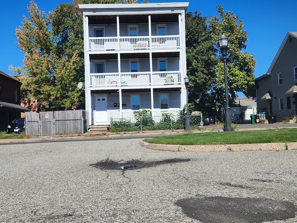 Foto principal - 147 School St