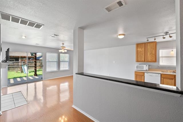 Foto del edificio - 5012 Raymond Dr