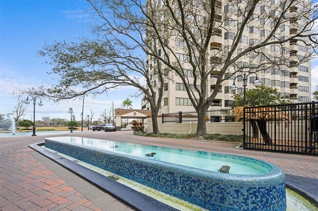 Foto del edificio - 2001 Holcombe Blvd