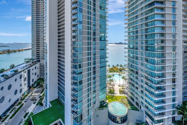 Foto del edificio - 501 NE 31st St