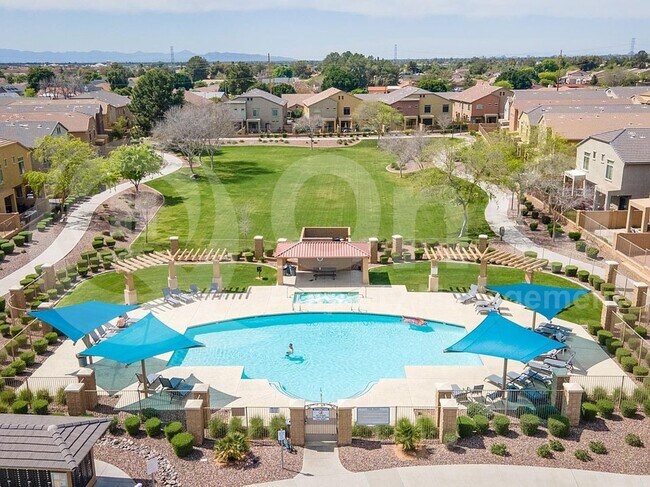 Foto del edificio - 1350 S Greenfield Rd