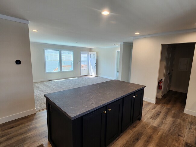 Building Photo - 498 Vermont