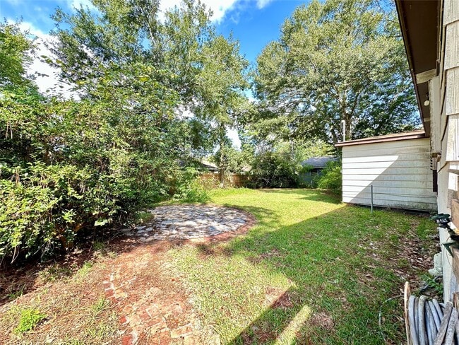 Building Photo - 2810 N Houston Dr