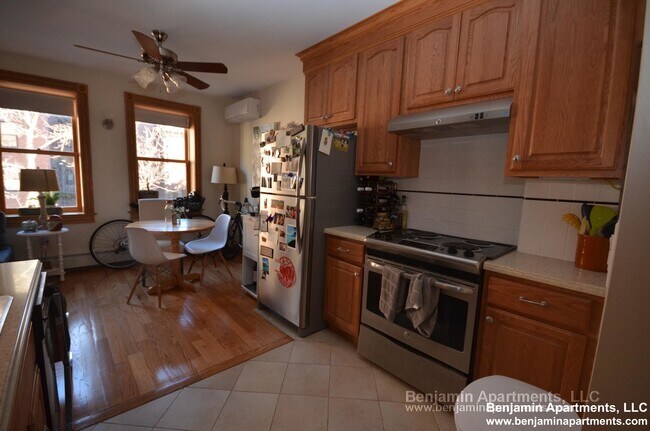 Foto del edificio - 137 Charles St