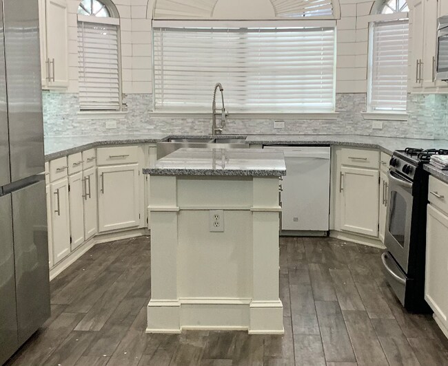 Foto del edificio - 4525 Mustang Dr