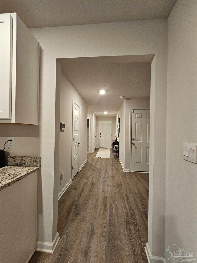 Foto del edificio - 6304 Burrow Ln